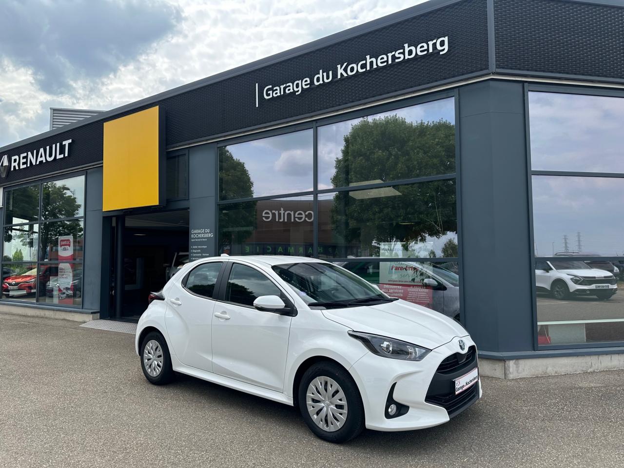 TOYOTA YARIS Hybrid 116 ch  BV e-CVT Dynamic Business HYBRIDE ESSENCE