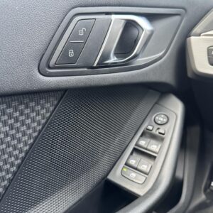 BMW SERIE 1 Série 1 F40 118i 1.5 136 ch DKG7 Business Design ESSENCE – Image 12