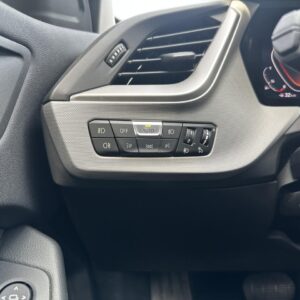 BMW SERIE 1 Série 1 F40 118i 1.5 136 ch DKG7 Business Design ESSENCE – Image 13